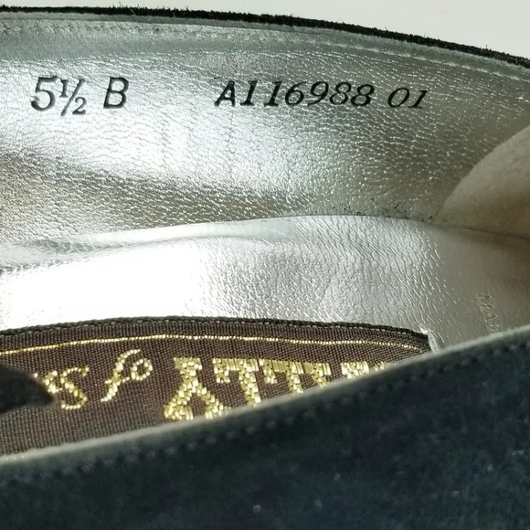 Bally Dagmar size 5.5B Women's Black Suede Satin Bow Accent Slip On Kitten Heels - Picture 6 of 12